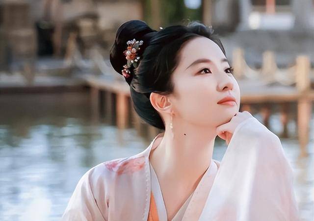 演员：殷桃第6孙俪第4第1实至名归九游会j9ag最能“扛剧”的6位女(图4)