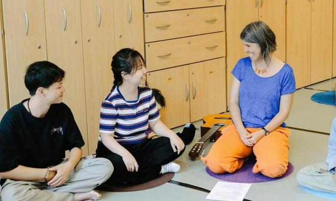 西双版纳童萌乐托育的成长故事九游会爱之名育未来：罗璐颖与(图4)